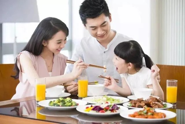 有一种完美发育叫胡军女儿,1米85身材堪比超模,窈窕迷人,你觉得呢?