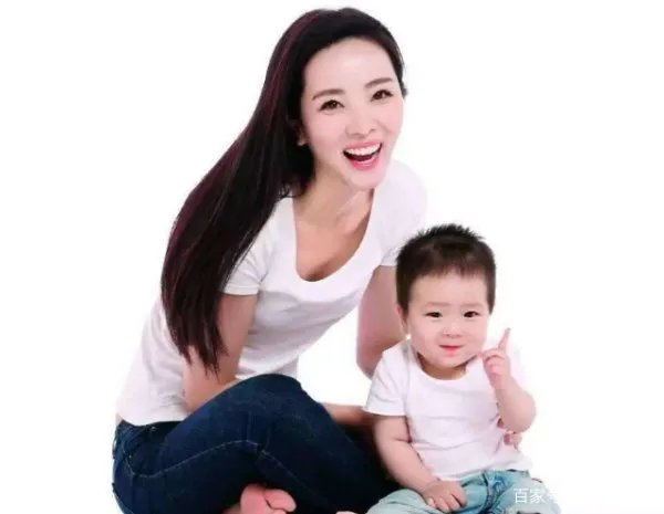 被“嫁”60岁老头后,李思思落泪数次,为什么?