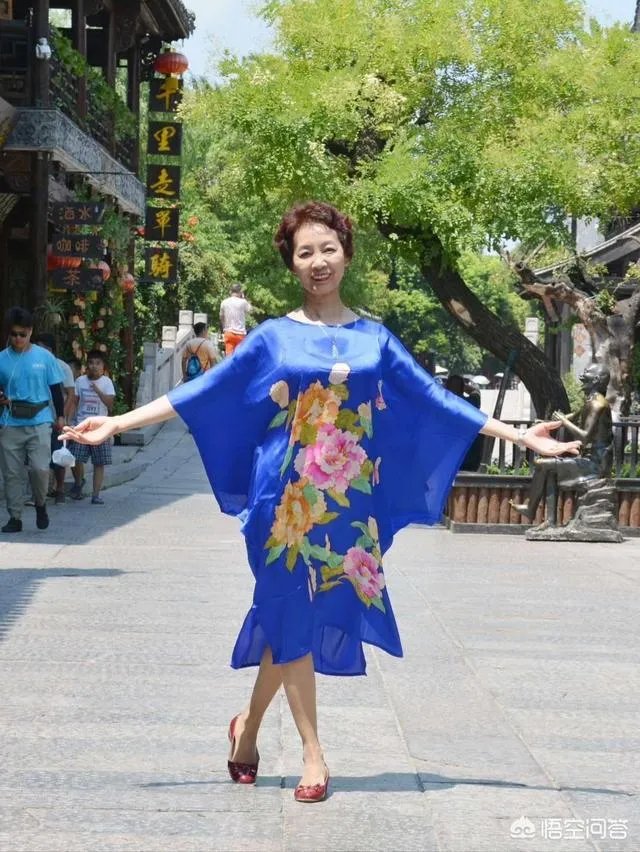 女人穿休闲衣服好看还是女人味十足的衣服好看?