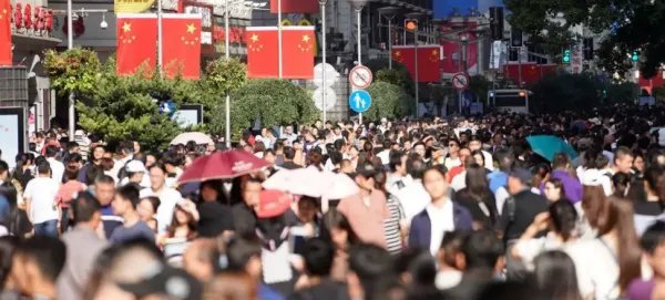 又创新低!韩国人口72年来首次负增长,为何大家都不愿生孩子了?