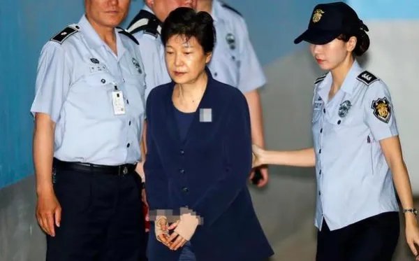 朴槿惠获刑20年的原因是什么?