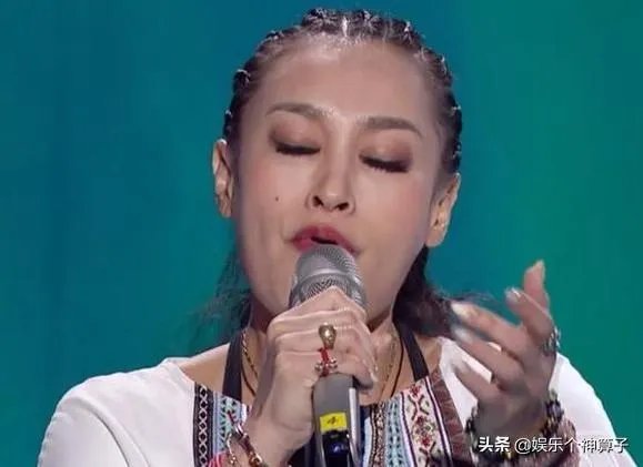 如何看待《中国好声音》金曲奖歌手纪晓君,无导师转身惨遭淘汰?