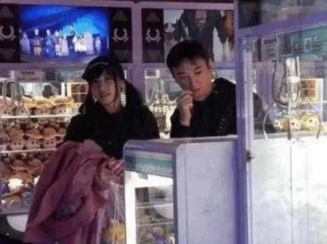日本偶遇王思聪怎么回事?身边有两美女同游