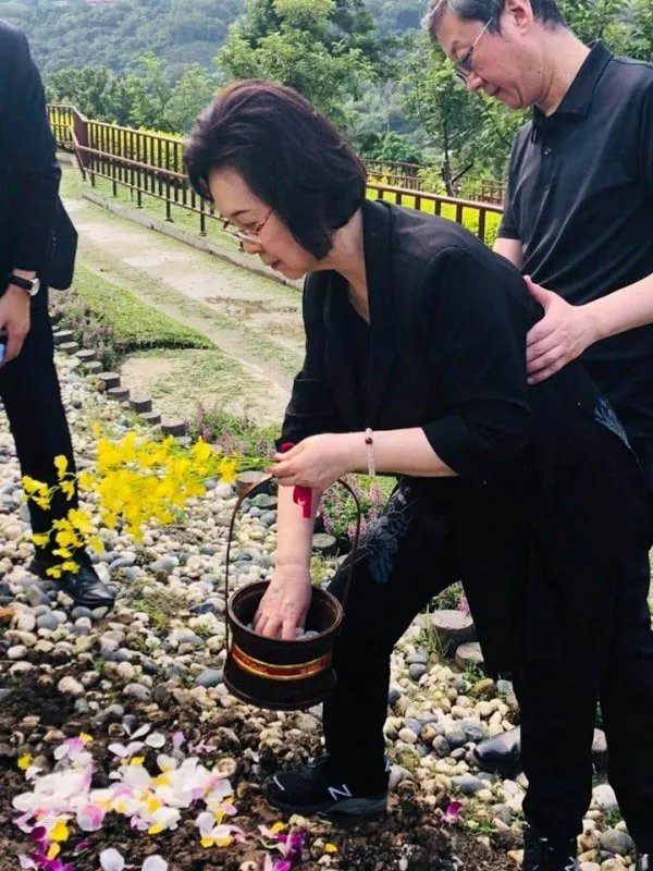 小鬼黄鸿升将进行花葬,什么是花葬?