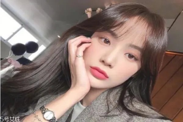 2019春夏发型趋势 2019年中长发流行发型女