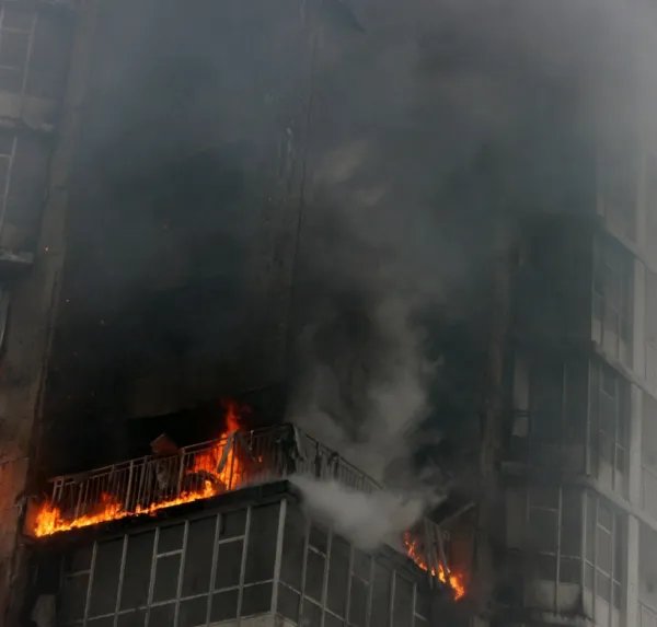 日本东京都多摩市一住宅楼发生火灾,造成2人死亡,目前当地情况如何?