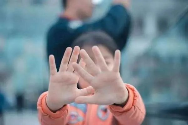 孙子没完成作业奶奶揍儿子,对此你有何看法?