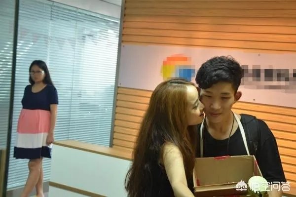 为什么夫妻两个不能在同一家公司上班?