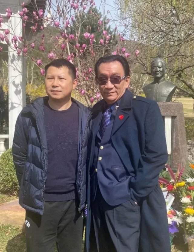 侯耀华称侯耀文是何云伟三叔,何云伟由此升格与郭德纲平辈,你怎么看?