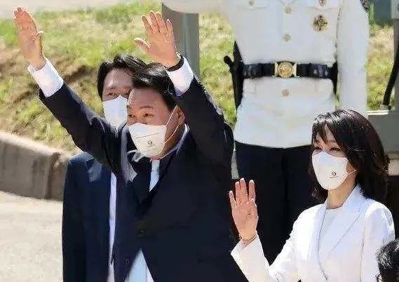 涉嫌履历造假!韩国第一夫人到底啥来头?