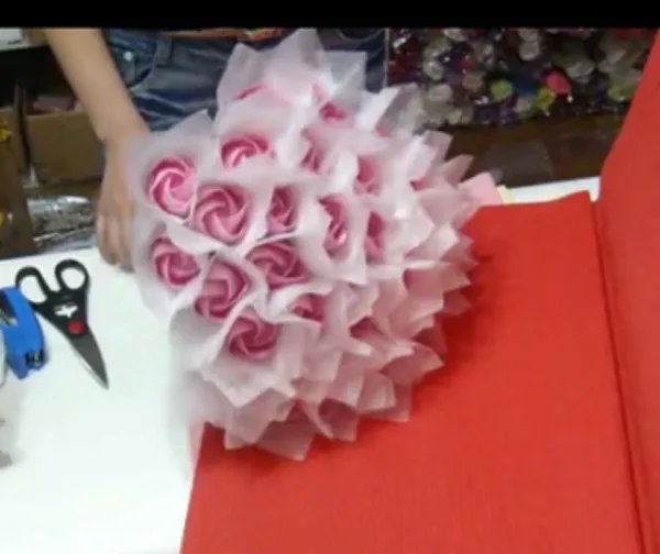 如何包装玫瑰花(图解)？