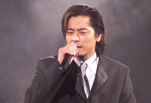 “我只能偷偷爱上你”是哪首歌?