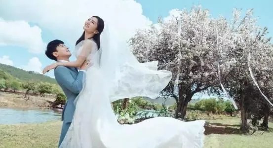 张杰当年为什么会选择比他大几岁的谢娜呢？
