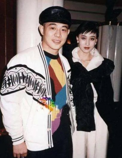 马上成为赌王五太的利智,为何最后嫁给了李连杰呢?