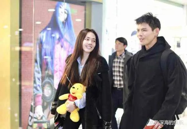 郭碧婷向佐疑似婚变,向太发文暗藏深意,被指暗示儿媳包容知感恩,怎么看?