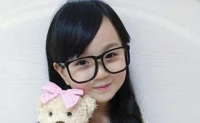 小山竹的真名叫什么 ?小山竹父母是做什么?