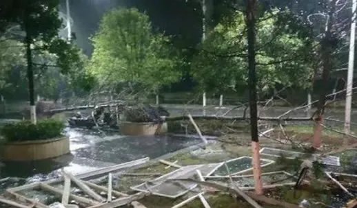 桂林罕见17级大风什么情况:画面曝光太罕见了
