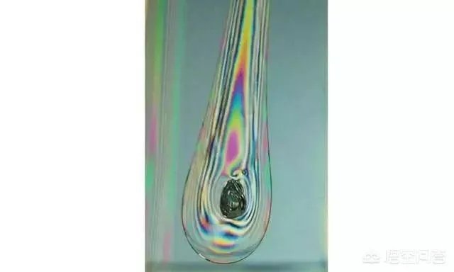 子弹都打不碎的“鲁珀特之泪”为何一捏尾部就碎了？