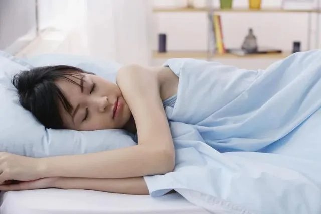 有一种完美发育叫胡军女儿,1米85身材堪比超模,窈窕迷人,你觉得呢?