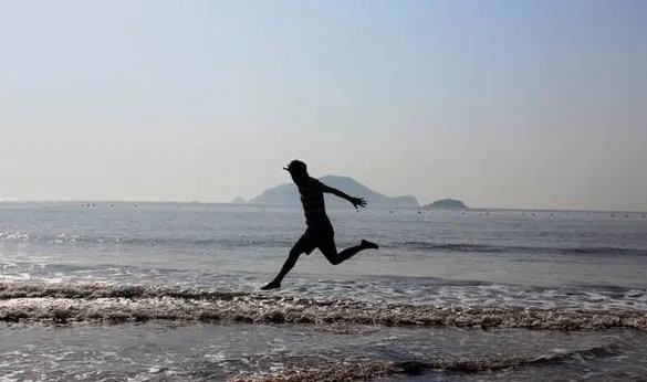 象山松兰山沙滩在哪？
