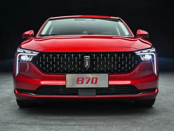 十四年才第三次换代,全新奔腾B70,还高仿了凯迪拉克?