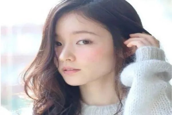2019春夏发型趋势 2019年中长发流行发型女