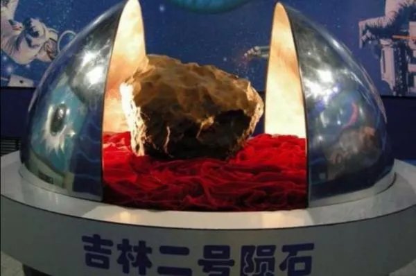 吉林陨石坠落,在坠落范围内有没有可能捡到陨石?