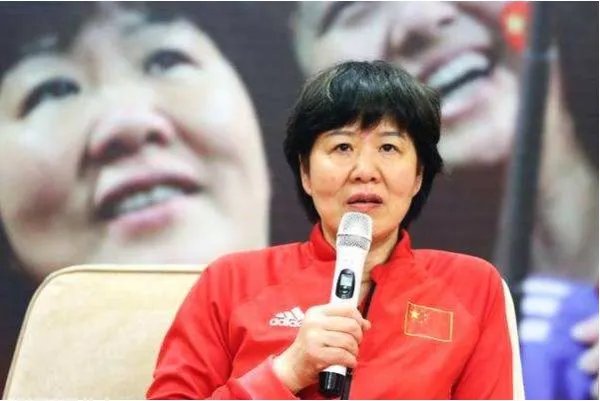 郎平晒骑单车小视频，为何网友却把焦点放在腿上？