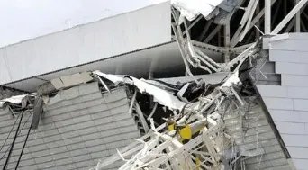 广州一地铁站出口吊顶坍塌,导致坍塌的原因是什么?