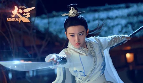 《火王之破晓之战》中景甜分饰哪两个角色?