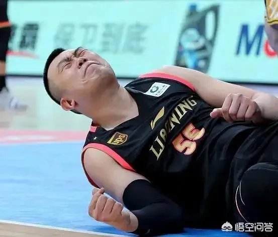 韩德君受伤,坑了辽宁,更坑了广东,早知道韩受伤,花那么多钱换外援干哈,你认为呢?
