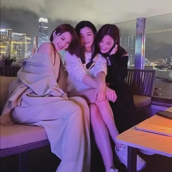 杨丞琳、陈妍希、阿SA三大女神久违同框，她们此前有过哪些交集？