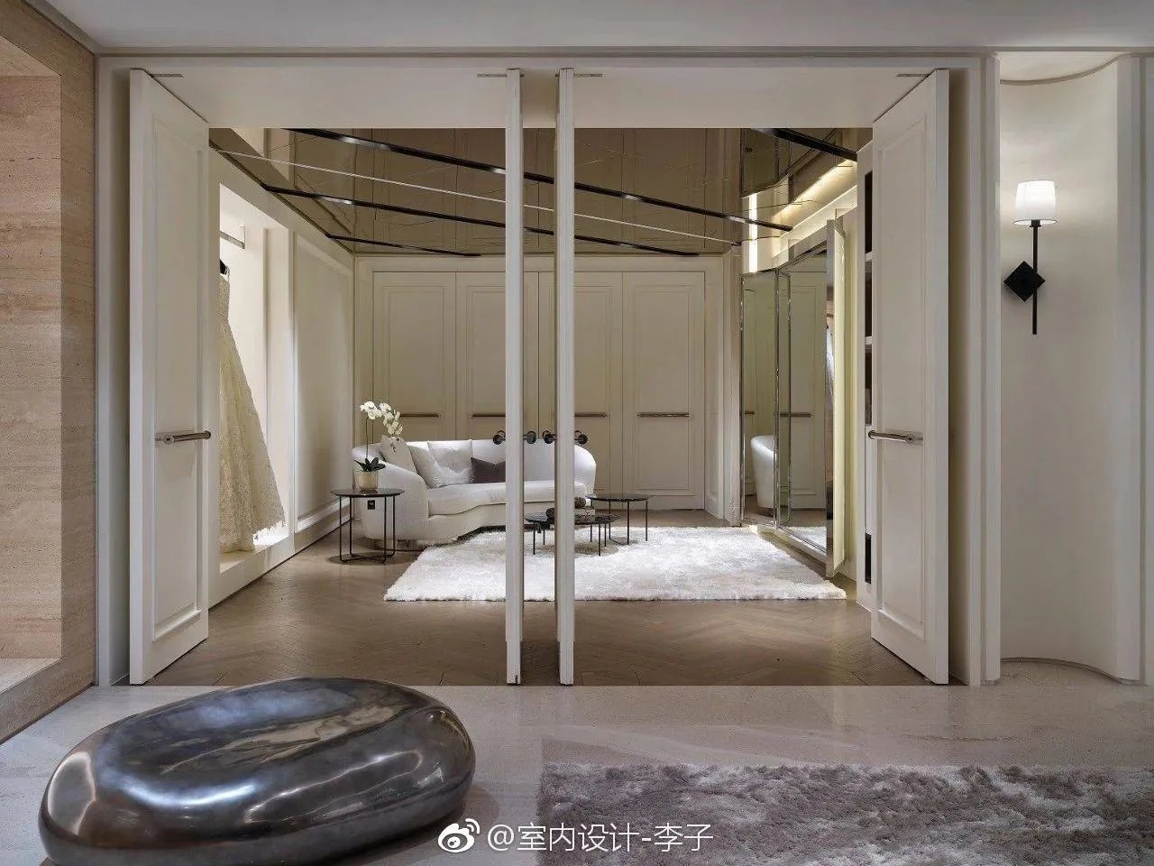 【婚纱工作室装修案例】本案把空间直向且有层次的划为三等份,穿...