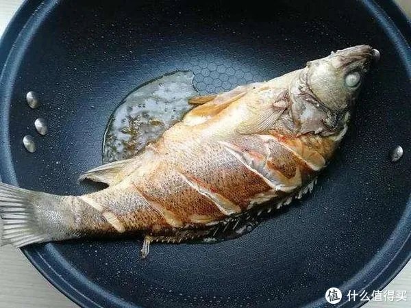 做鱼老是粘锅怎么办?教你几个方法做鱼不粘锅。