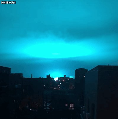 为什么大型变压器爆炸，天空会呈蓝色？