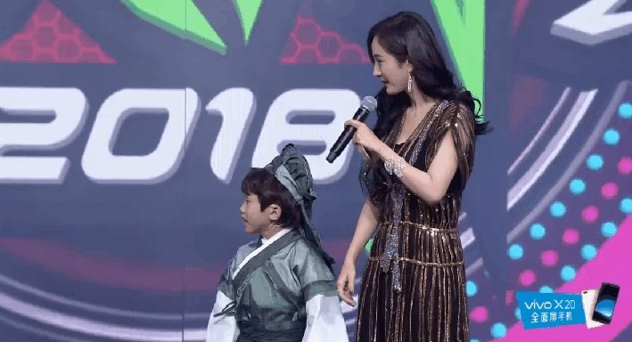 2018爱奇艺尖叫之夜,如何看待娜扎和杨幂的美?