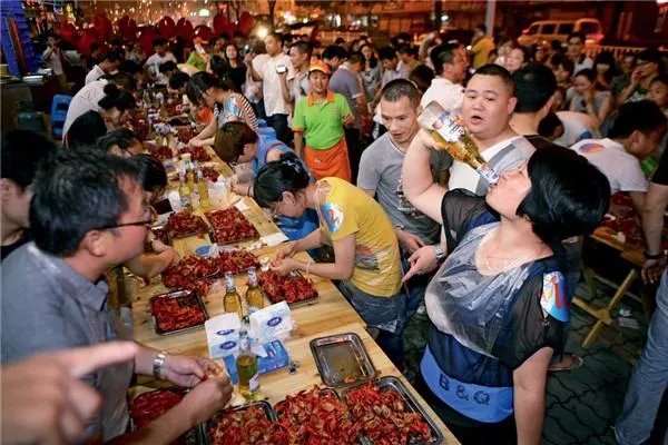 广州白云区发生吃小龙虾中毒事件导致5人死亡是真的吗?