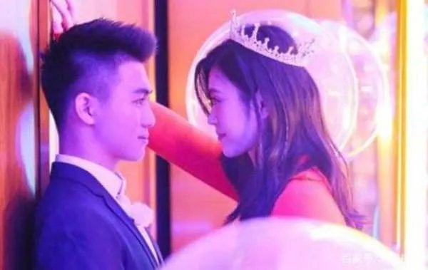 奚梦瑶被何猷君求婚：能被高富帅看上的姑娘，都不是简单的人,为何？