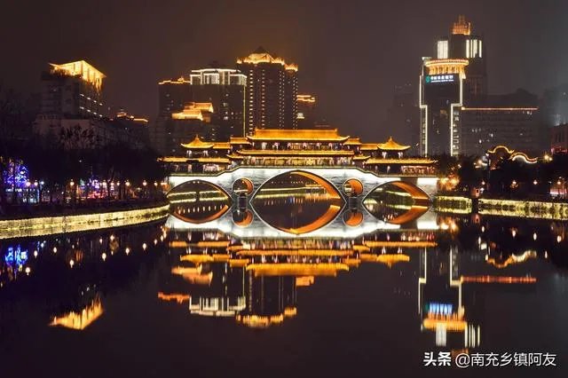 热搜上说沈阳和成都同时发生巨响,到底怎么回事?