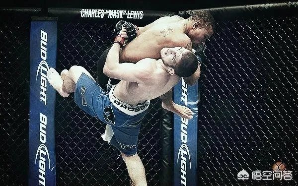 ufc中,小鹰的优点是什么?