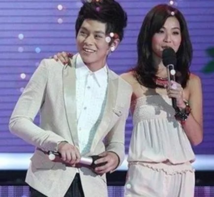 武艺阿sa什么关系引热议 为什么说其暗恋女神