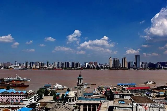三峡大坝建库以来最大洪峰,首次11孔泄洪,对下游有影响吗?