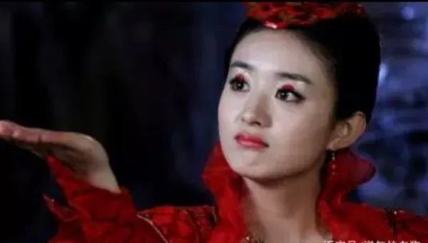 冯绍峰接机赵丽颖,关系一目了然,冯绍峰出轨的谣言是怎么开始的?