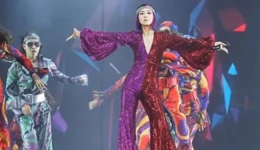 杨千嬅意外摔倒:摔倒真相揭晓令人心疼不已