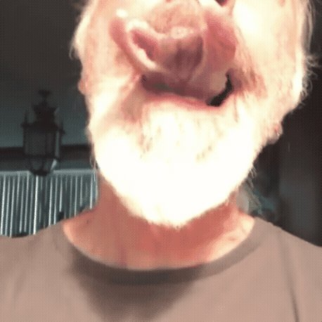 国外男子手术将自己的舌头变成蚂蚁舌 被恶心到了!