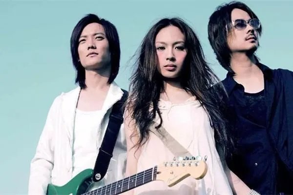 飞儿乐队阿沁公开邀请主唱詹文婷回归,你觉得詹文婷的实力怎么样?