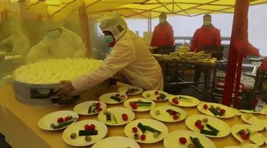 景区一元午餐结账多出458元,国庆假期卖出了多少份?