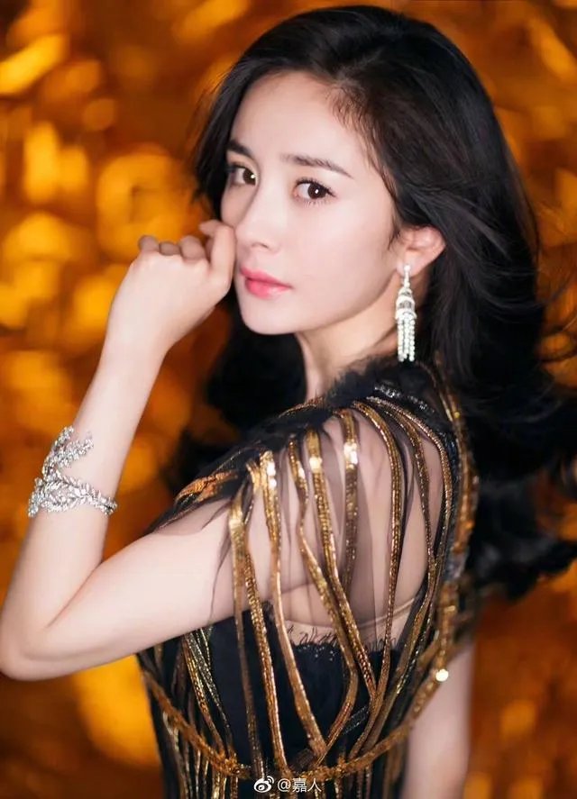 2018爱奇艺尖叫之夜,如何看待娜扎和杨幂的美?