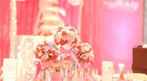 婚礼现场鲜花布置效果图  2017最美婚礼鲜花设计