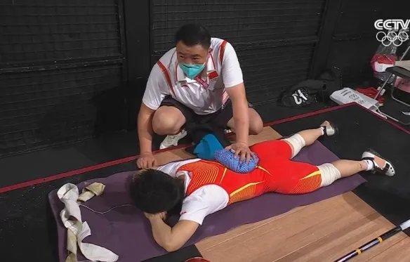 侯志慧夺下东京奥运会中国队第二金!创造女举新纪录